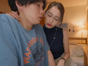 đang tự sướng với quần lót của bồ thì bị phát hiện