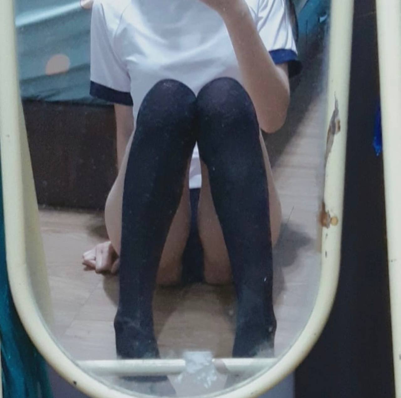 Cô gái trẻ làm tình ở văn phòng XXX XXX