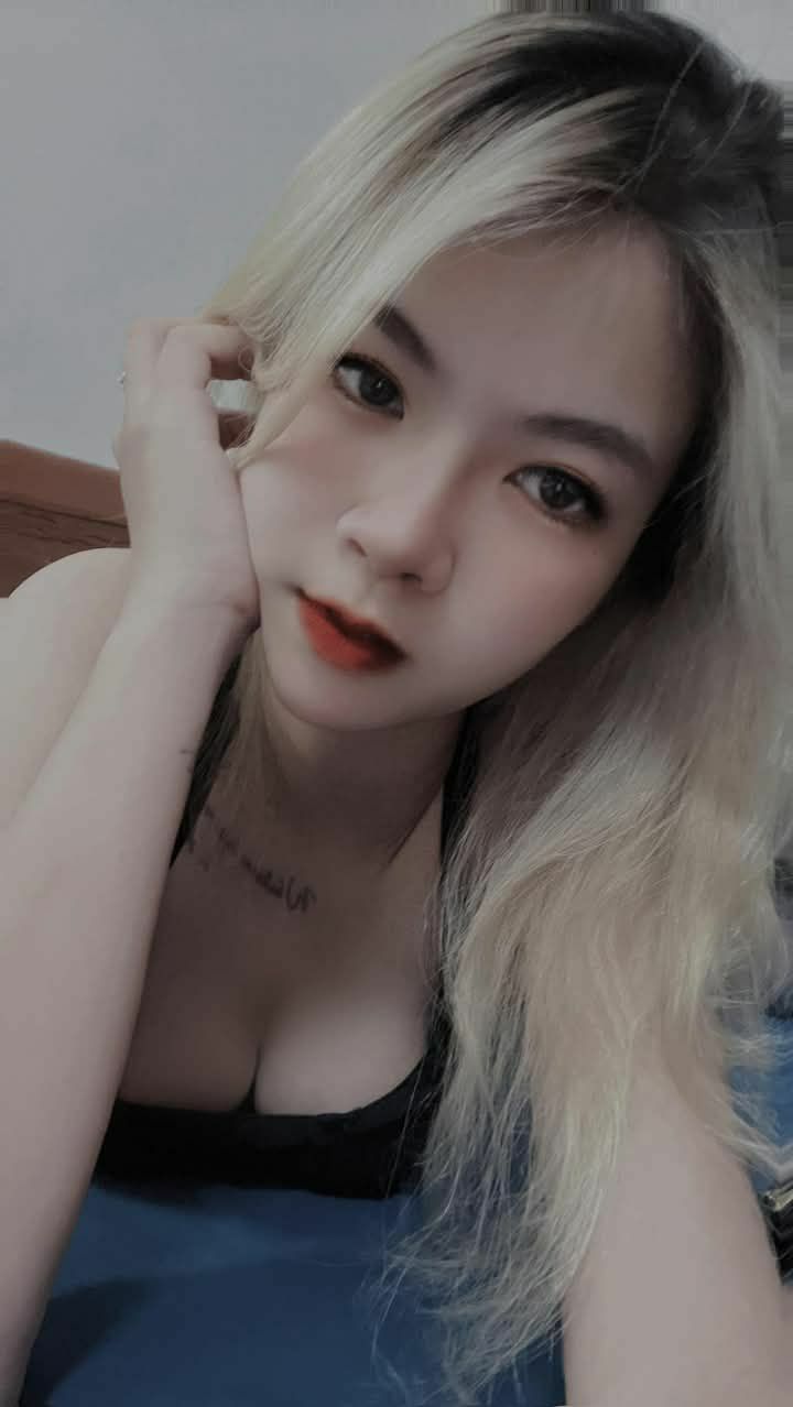 Massage nứng quá em tự tột đồ cho địt